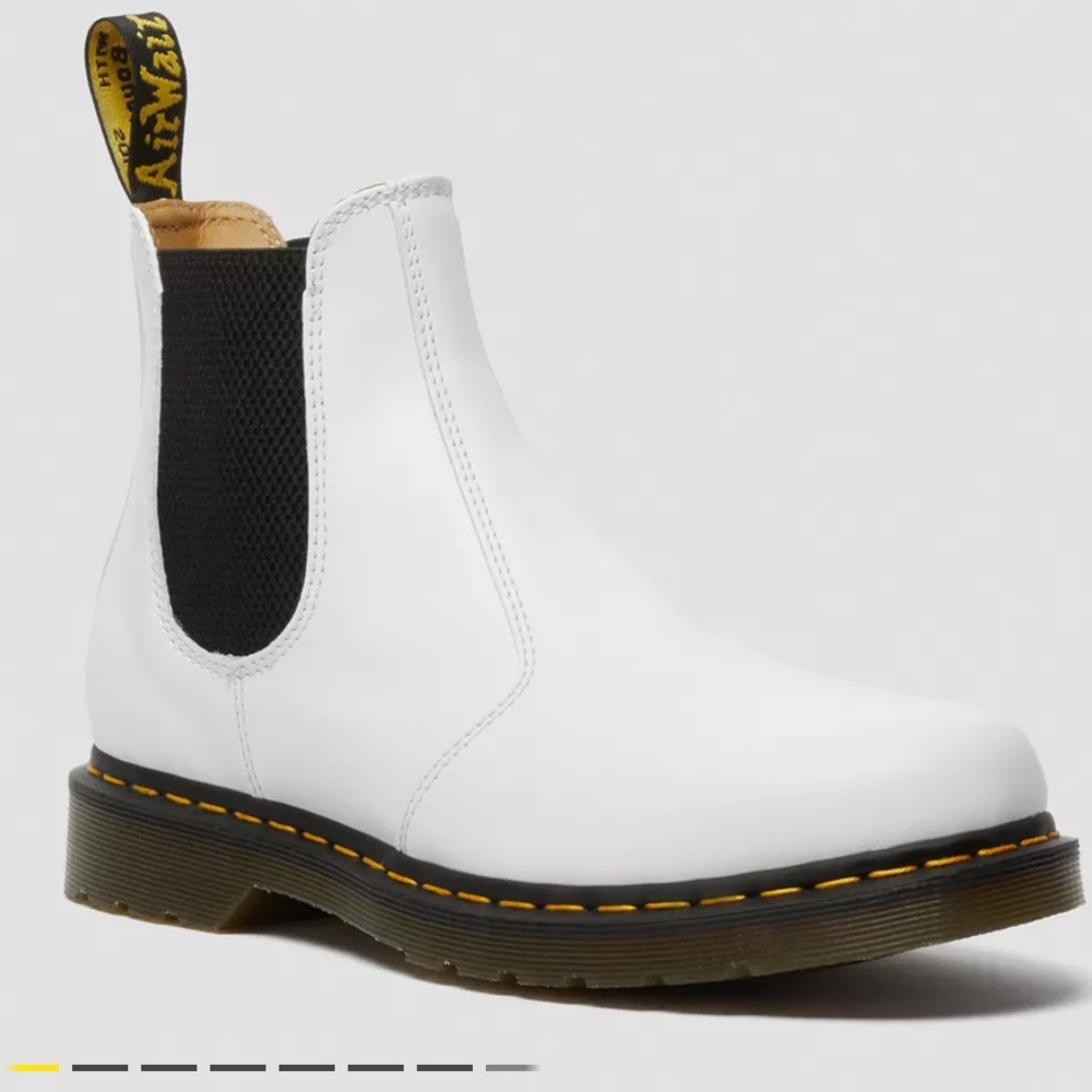 2976 YELLOW STITCH SMOOTH LEATHER CHELSEA BOOTS | WMNS 9
